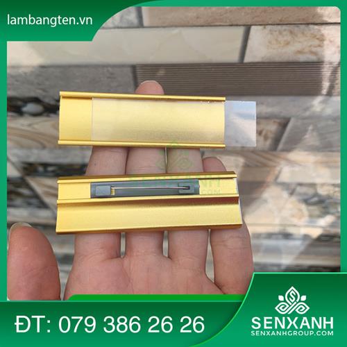 Bảng tên thay tên nhân viên toàn phần vàng RBT022V